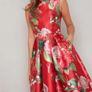 CHI CHI London YULIANA FLORAL DRESS has pockets small
